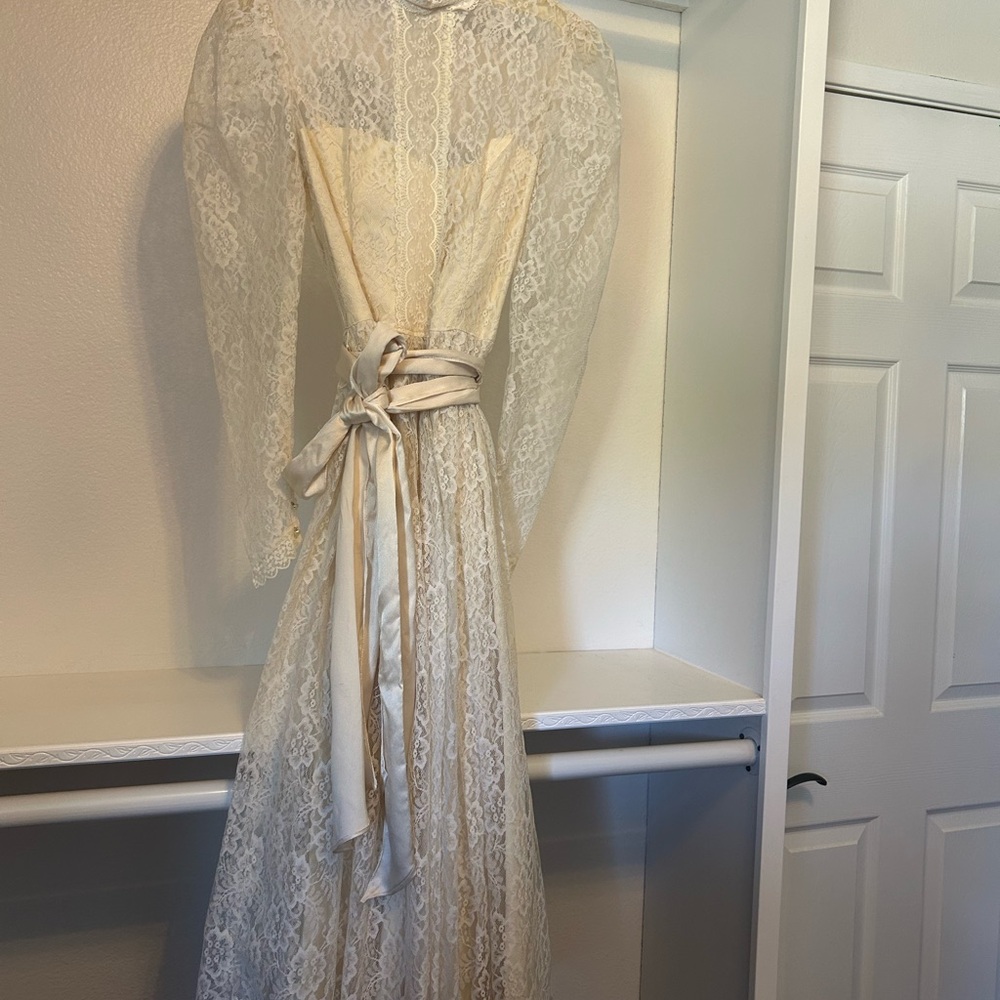 Jessica McClintock Cream Lace Long Sleeve Dress